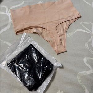 Seamless black thong panty